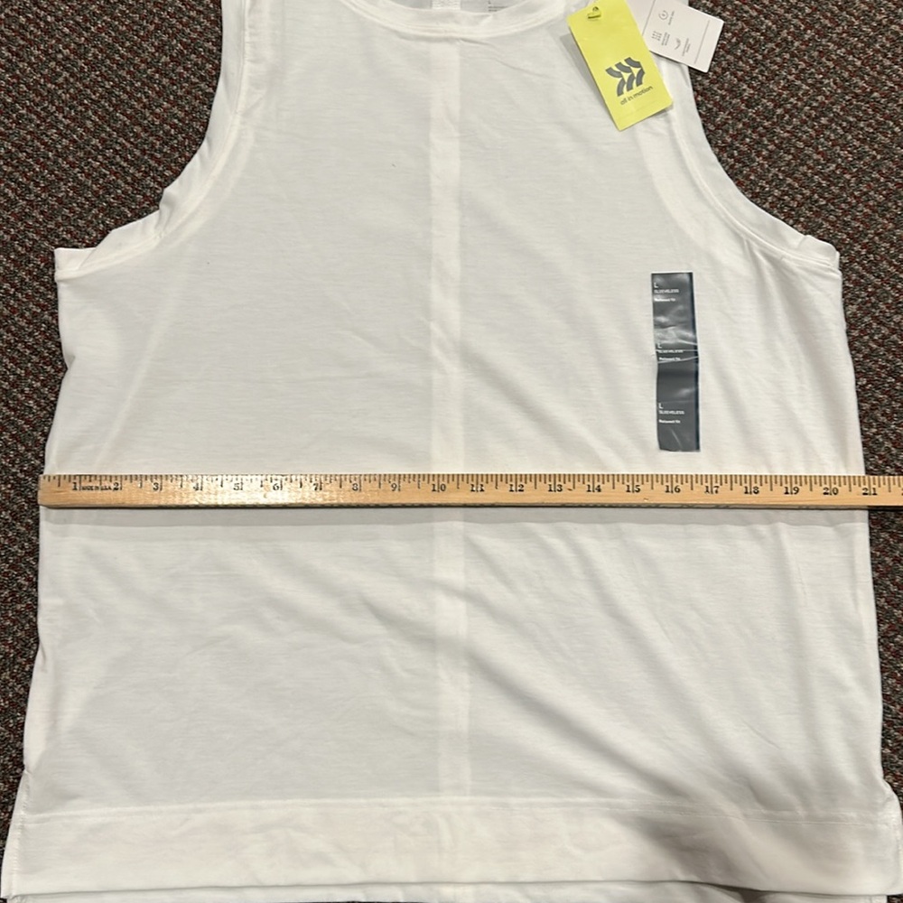 NWT Large White Muscle Tank - Picture 4 of 4
